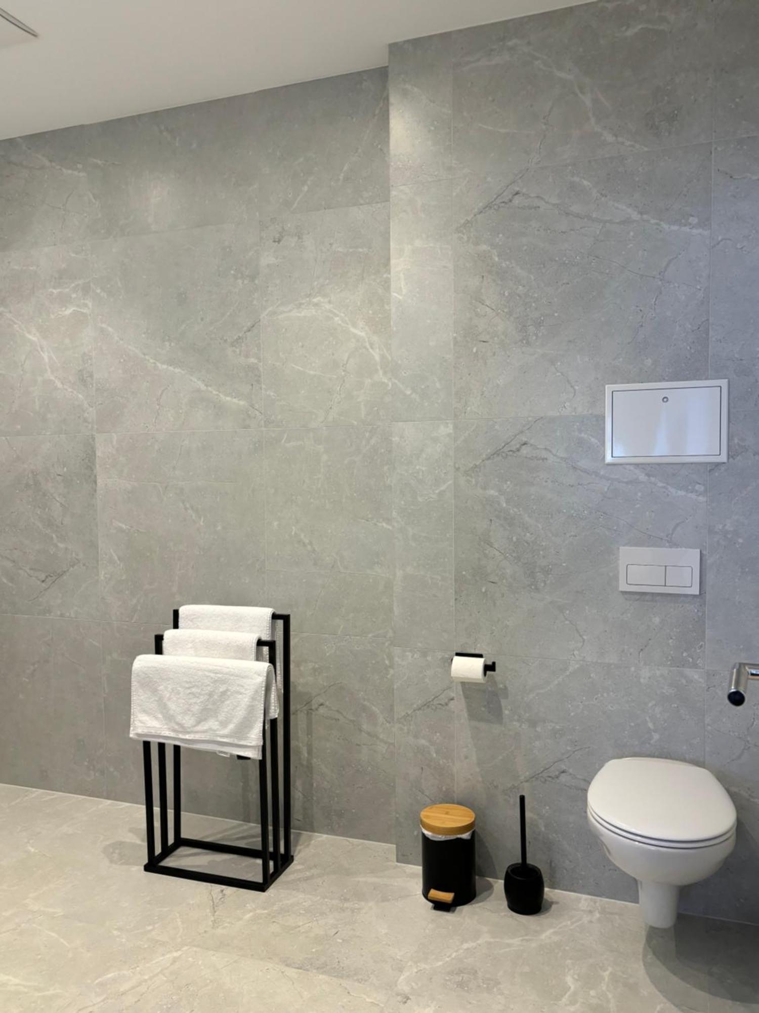 Luxus Apartment Mit Whirlpool In Kiel Luaran gambar