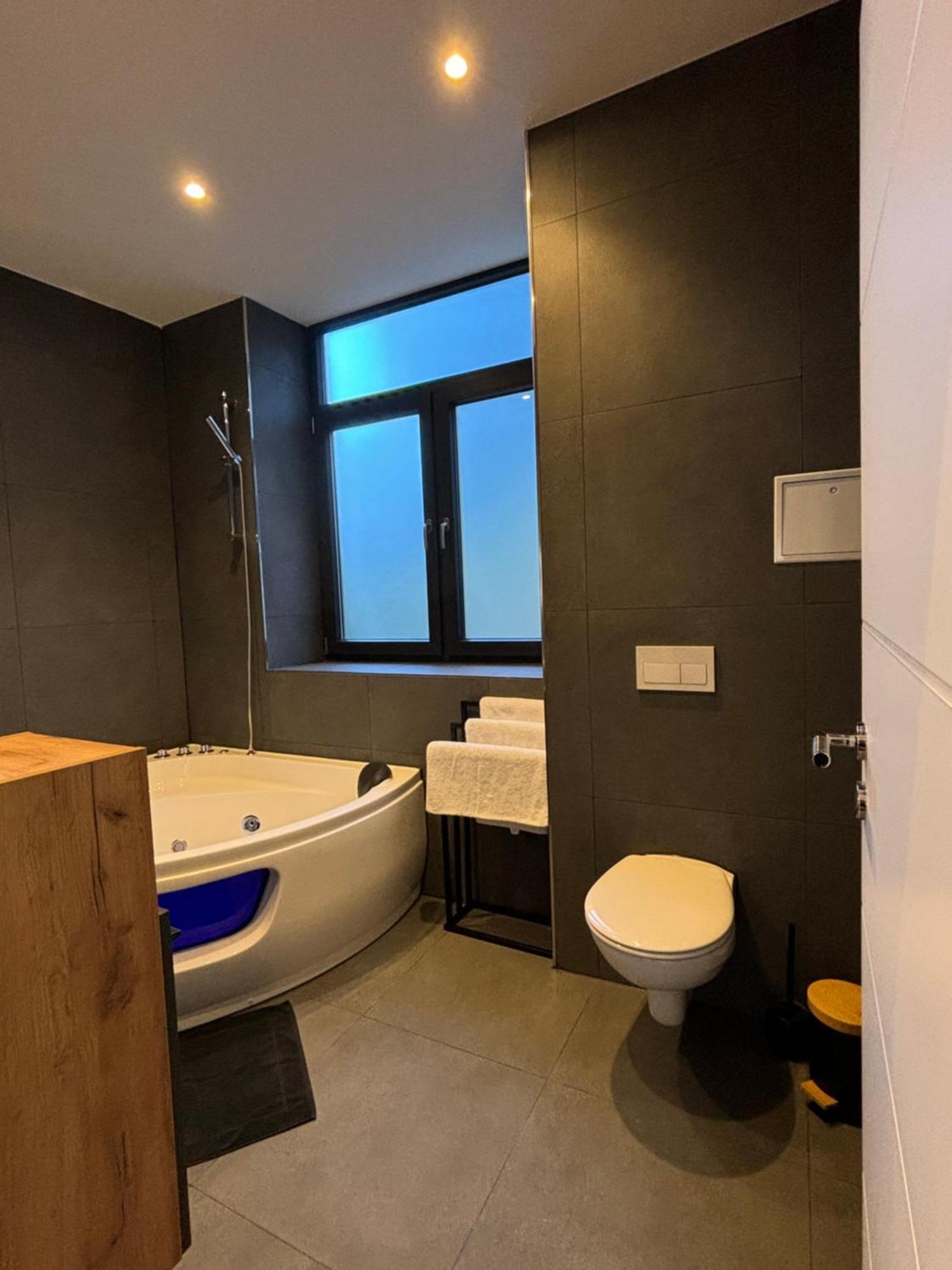 Luxus Apartment Mit Whirlpool In Kiel Luaran gambar