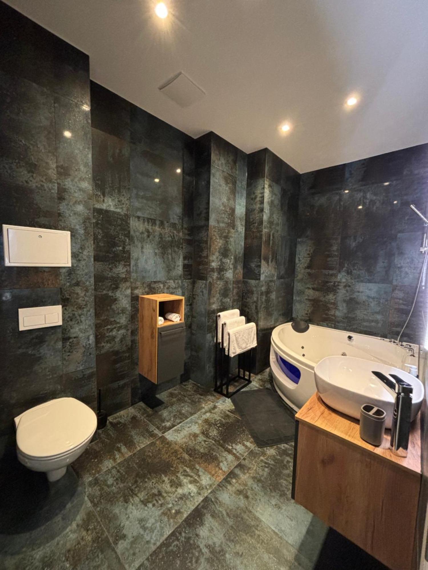 Luxus Apartment Mit Whirlpool In Kiel Luaran gambar