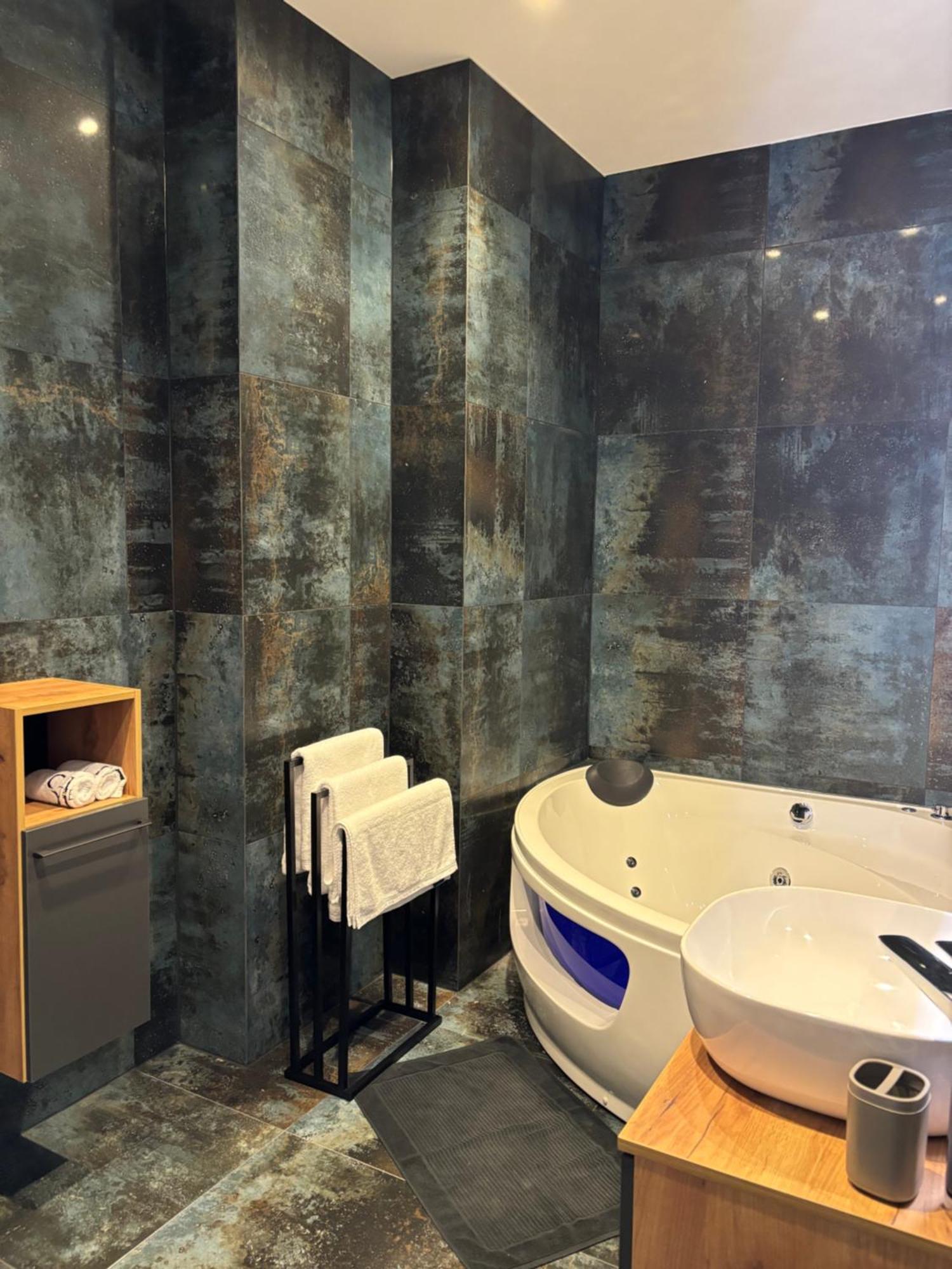 Luxus Apartment Mit Whirlpool In Kiel Luaran gambar